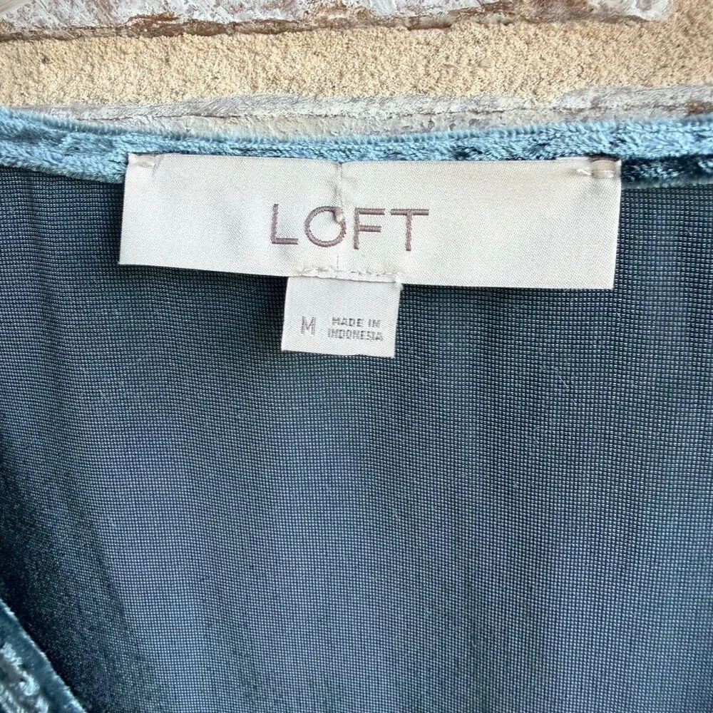 Loft Short Puff Sleeve V-Neck Gray/Green Velour T-Shirt Women's Size M
